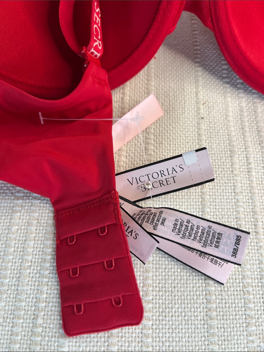 Victoria's Secret Red Padded Underwire Bra with Adjustable Straps, NWT size 38B - Picture 4 of 13